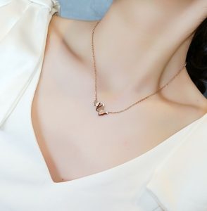 Dây chuyền titan con bướm