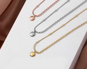 Dây chuyền titan mặt tròn chữ luck