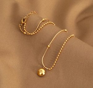 Dây chuyền titan mặt tròn chữ luck