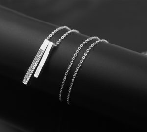 TN354e-Dây chuyền titan 2 thanh trụ chạm chữ love
