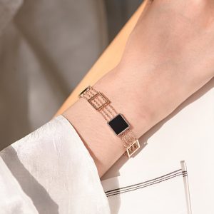 TA235c-Lắc tay titan mặt hình vuông