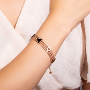TA236b-Lắc tay titan mặt hình tam giác