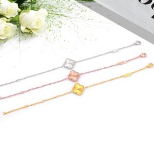TA242b-Lắc tay titan 1 hoa 4 cánh LV chạm chiếu