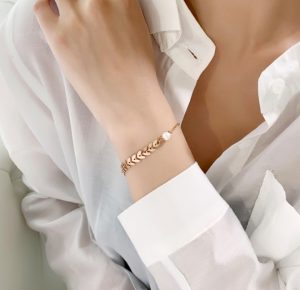 TA246e-Lắc tay titan hình đuôi cá