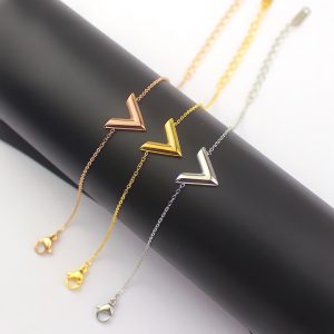 TA282e-Lắc tay nữ titan chữ V