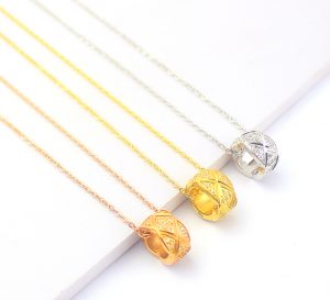 TN402d-Dây chuyền titan chạm hình quả trám đính đá
