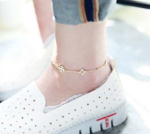 TA649f-Lắc chân titan thời trang LV