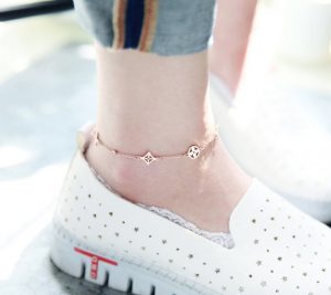 TA649g-Lắc chân titan thời trang LV