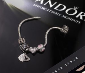 Lắc vòng tay titan phong cách Pandora TA319