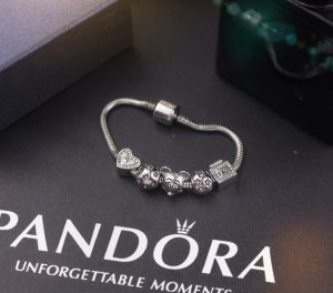 Vòng tay titan pandora không gỉ chuột mickey