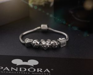 Vòng tay titan pandora không gỉ chuột mickey