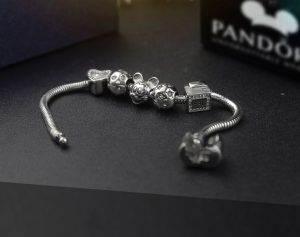 Vòng tay titan pandora không gỉ chuột mickey