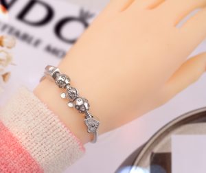 Vòng tay titan pandora không gỉ chuột mickey