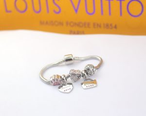 Vòng tay nữ thép titan không gỉ phong cách pandora