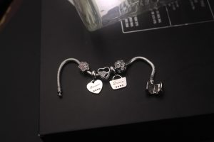 Vòng tay nữ thép titan không gỉ phong cách pandora