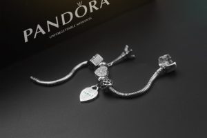 Vòng tay titan thời trang pandora TA334