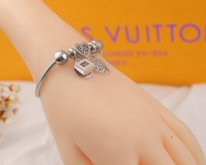 Vòng tay titan thời trang pandora TA335