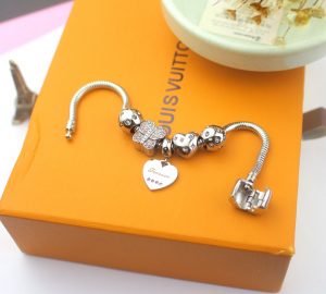 Vòng tay titan thời trang pandora TA339