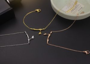 Lắc tay nữ titan cành trúc