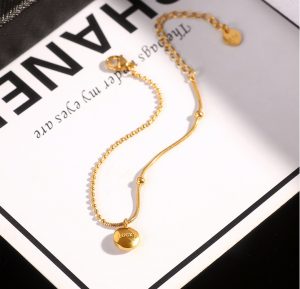 Lắc chân titan lucky
