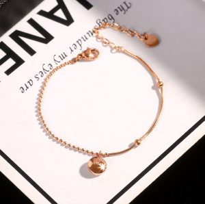 Lắc chân titan lucky