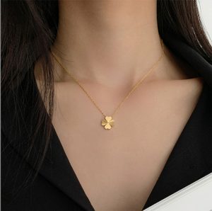 TN500j-Dây chuyền titan cỏ 4 lá chạm chiếu