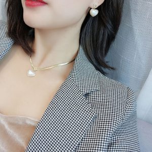 Dây chuyền titan trái tim đính ngọc trai