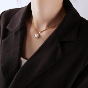Dây chuyền titan trái tim đính ngọc trai