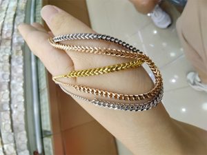 Lắc tay nữ titan dây rút