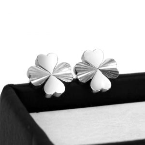 Bông tai titan cỏ 4 lá