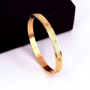 Vòng tay titan cartier phun cát mạ vàng