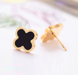 Bông tai titan hoa LV nền đen
