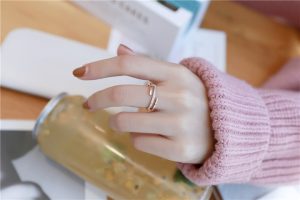 Nhẫn titan 2 vòng đính kim cương