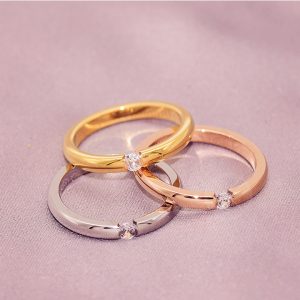 Nhẫn titan bảng mo tròn đính 1 viên đá kim cương