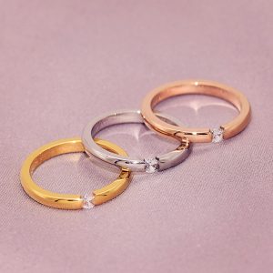 Nhẫn titan bảng mo tròn đính 1 viên đá kim cương