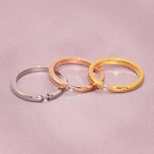 Nhẫn titan bảng mo tròn đính 1 viên đá kim cương