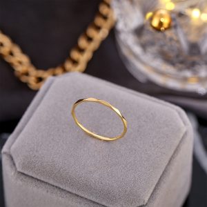 Nhẫn titan cắt vát cạnh