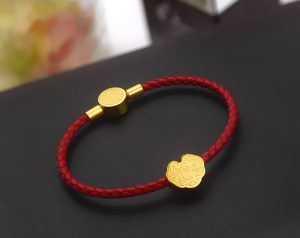 Vòng tay titan khóa trường thọ dây da màu đỏ