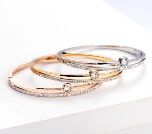 TV150k-Vòng tay nữ titan thời trang