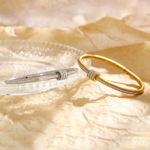 TV152g-Vòng tay titan thời trang đính đá