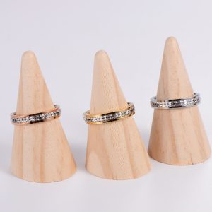 TC005e-Nhẫn titan 1 hàng đá vuông cưc đẹp