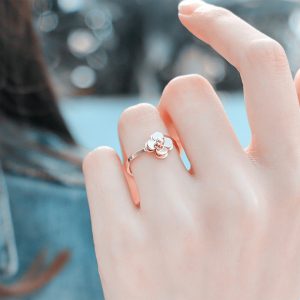 TC004d-Nhẫn nữ titan hoa trà thiết kế free size
