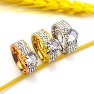 TC047a-Nhẫn nữ titan 1 hột đá cao đính đá tấm 2 bên