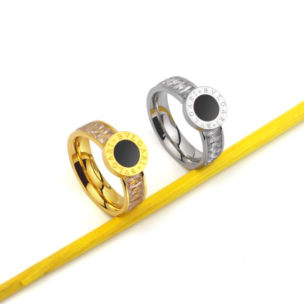 TC058e-Nhẫn nữ titan thời trang BLV mặt tròn màu đen