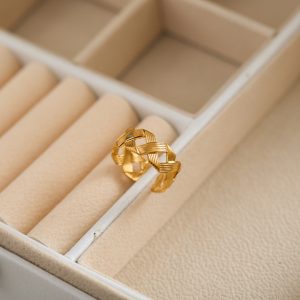 TC240k-Nhẫn nữ titan thiết kế kiểu nang tre thắt bính