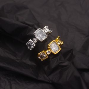 TC259b-Nhẫn nữ titan 3 ô vuông cách điệu đính đá