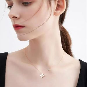 TN633b-Dây chuyền nữ titan hoa 4 cánh đính xà cừ
