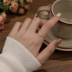 TC271e-Nhẫn nữ titan 2mm trơn đính 1 hột đá