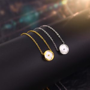 TN681c-Dây chuyền titan mặt tròn bông 4 cánh LV nền xà cừ