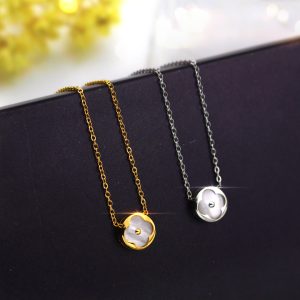TN681d-Dây chuyền titan mặt tròn bông 4 cánh LV nền xà cừ